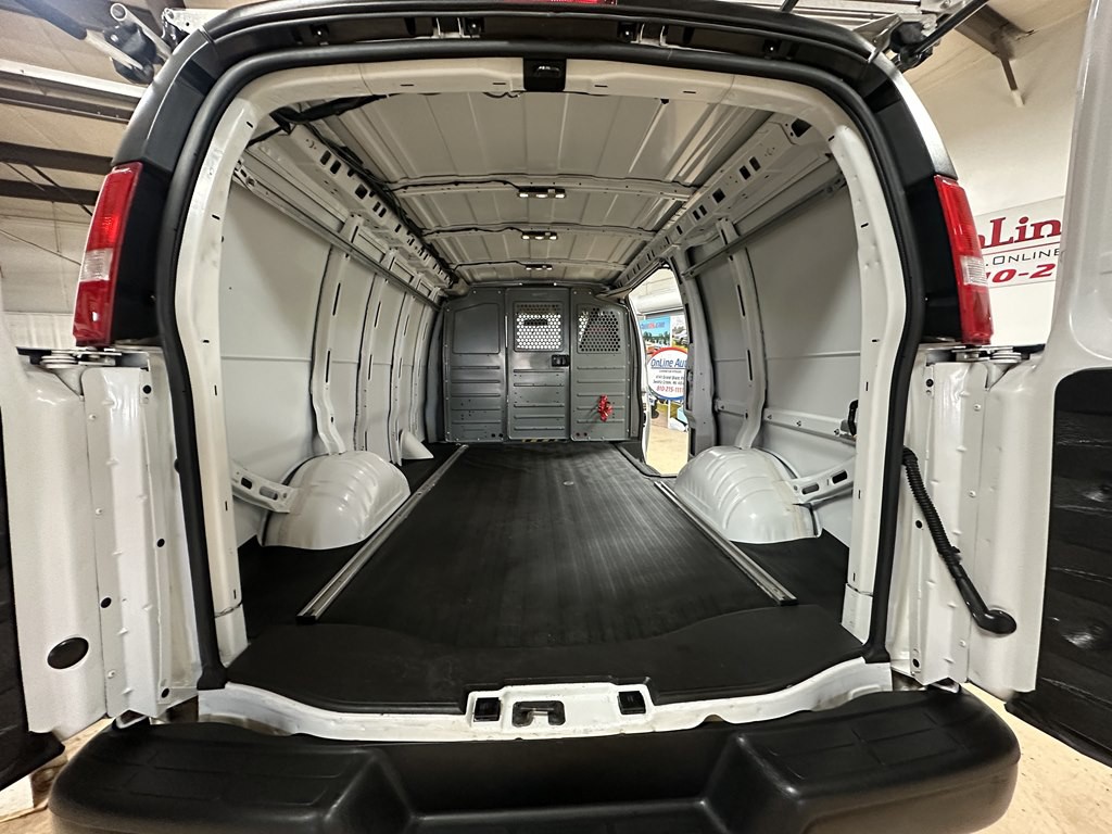 2020 GMC Savana Image 15