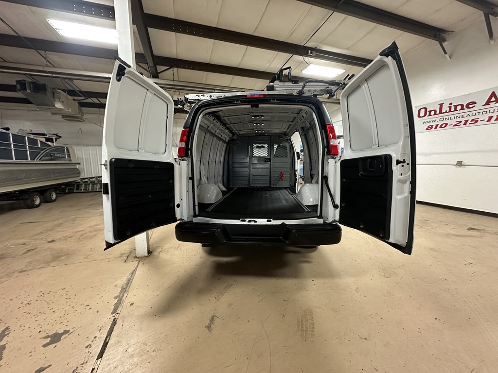 2020 GMC Savana Image 16