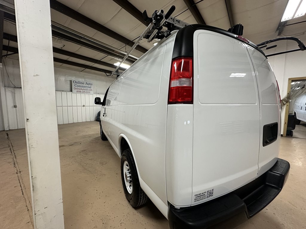 2020 GMC Savana Image 17