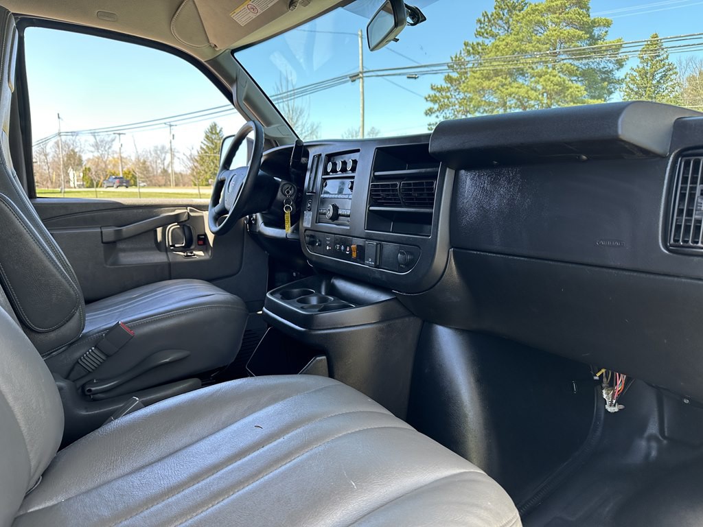 2020 GMC Savana Image 6
