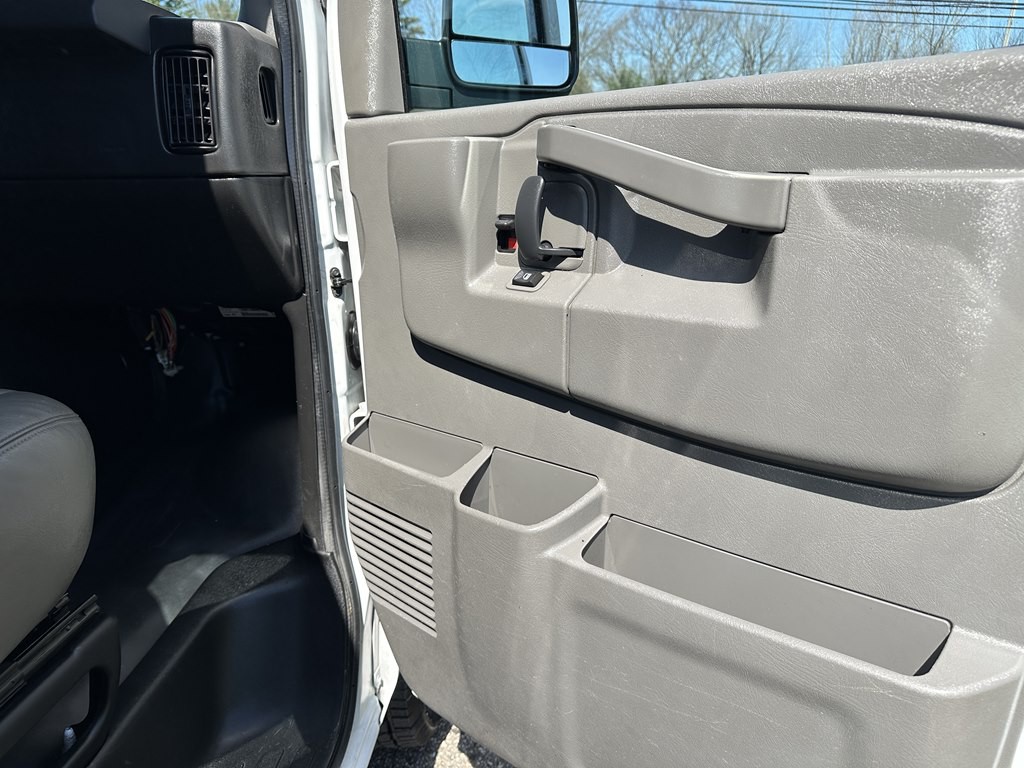 2020 GMC Savana Image 7