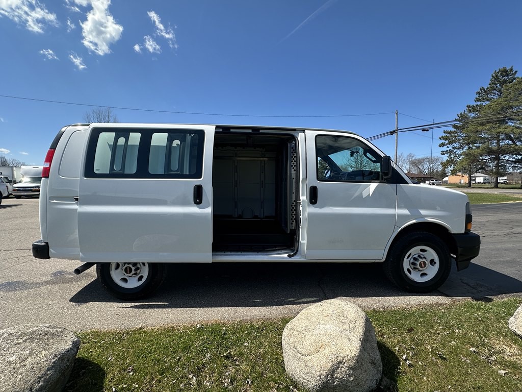2020 GMC Savana Image 11