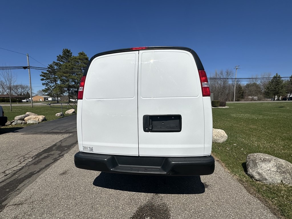 2020 GMC Savana Image 12
