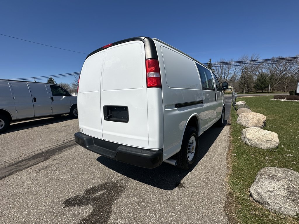 2020 GMC Savana Image 13