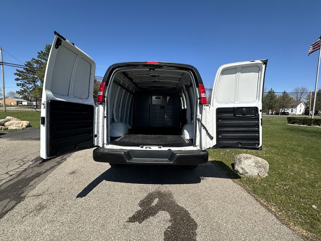 2020 GMC Savana Image 15