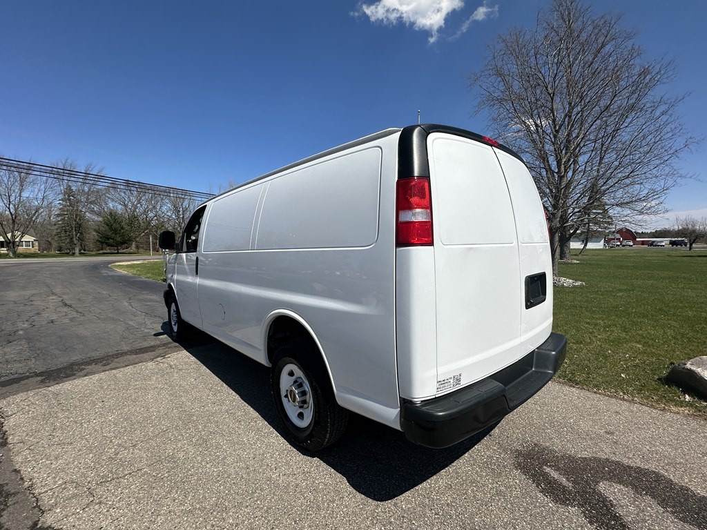 2020 GMC Savana Image 16