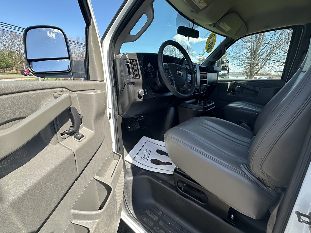 2020 GMC Savana Image 20