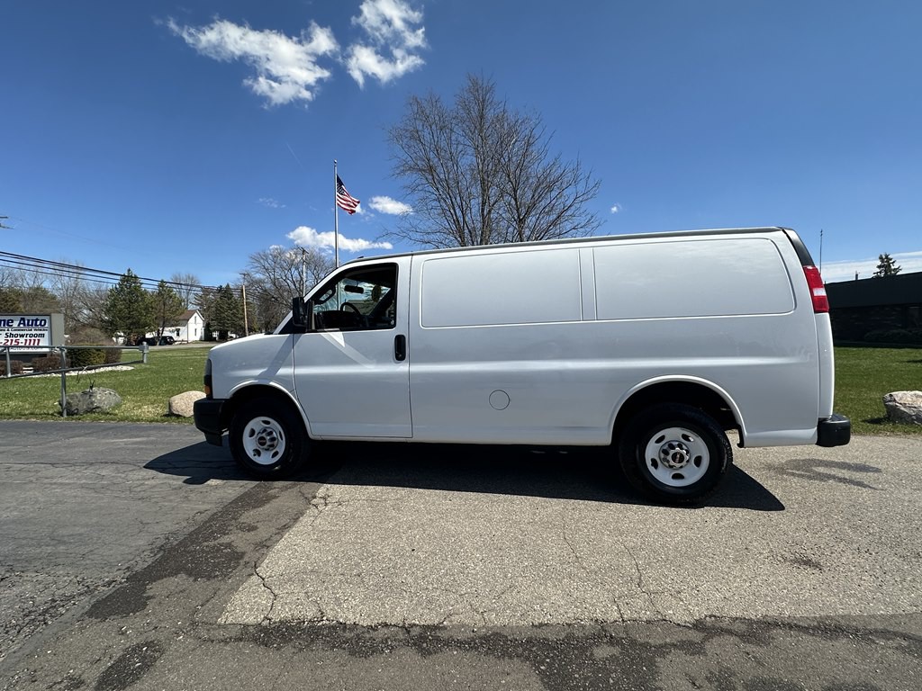 2020 GMC Savana Image 22