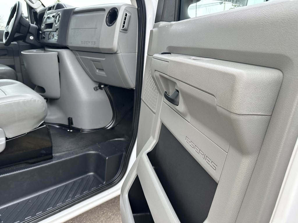 2022 Ford Econoline Image 12