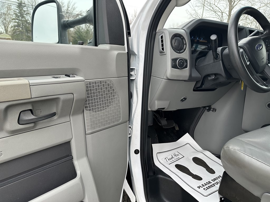 2022 Ford Econoline Image 26
