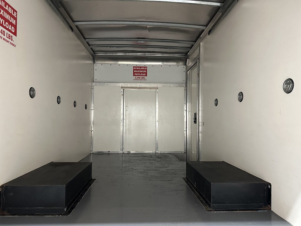 2023 Ford 12' Box Truck Image 3