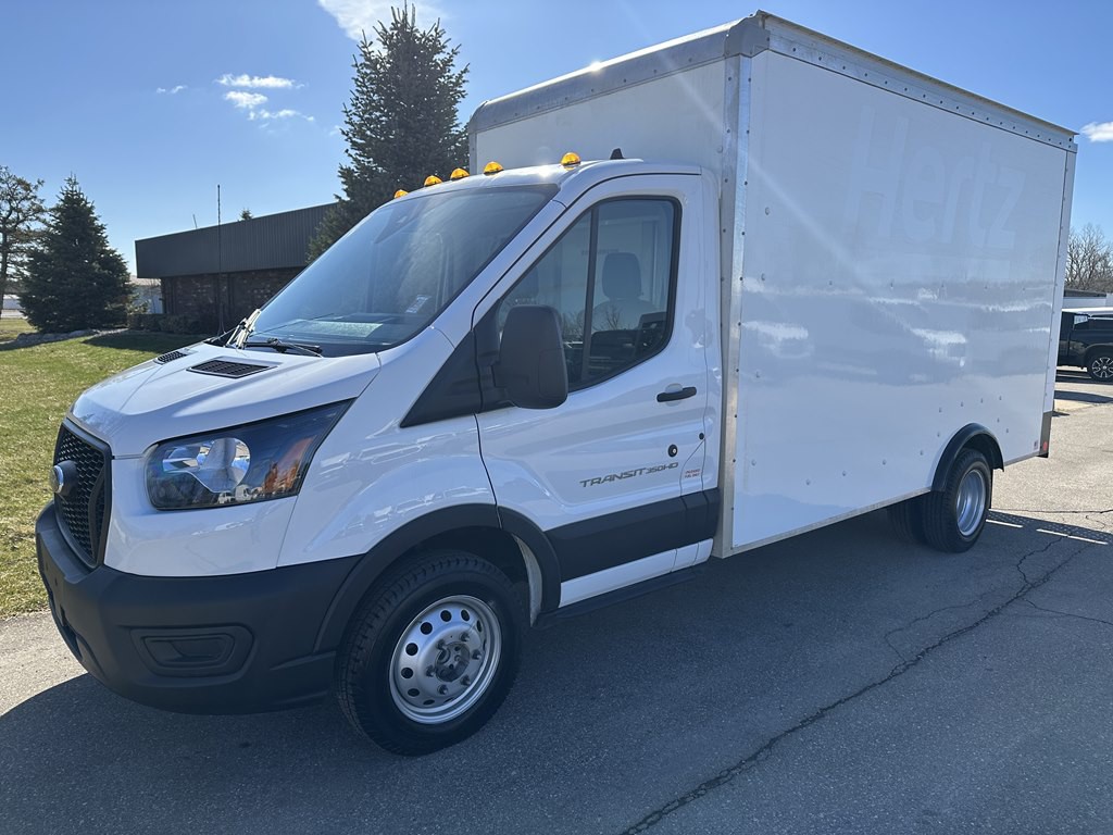 2023 Ford 12' Box Truck Image 1