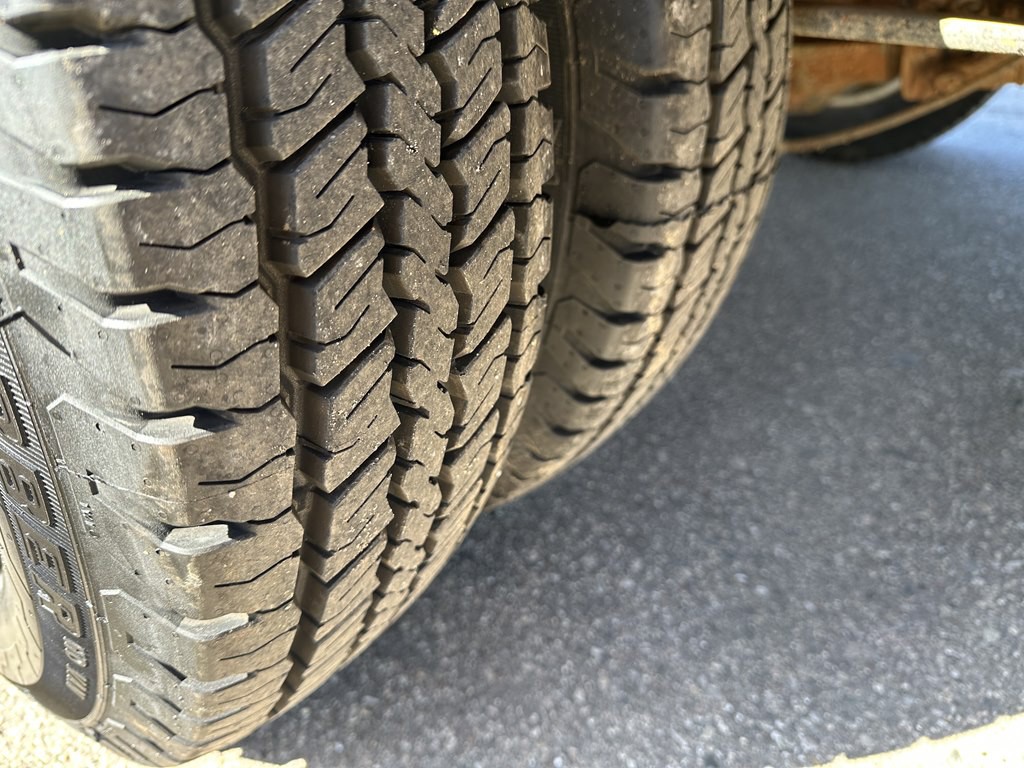 2023 Ford 12' Box Truck Image 8