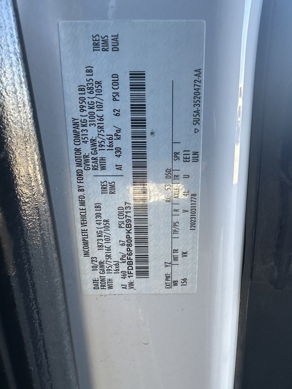 2023 Ford 12' Box Truck Image 12