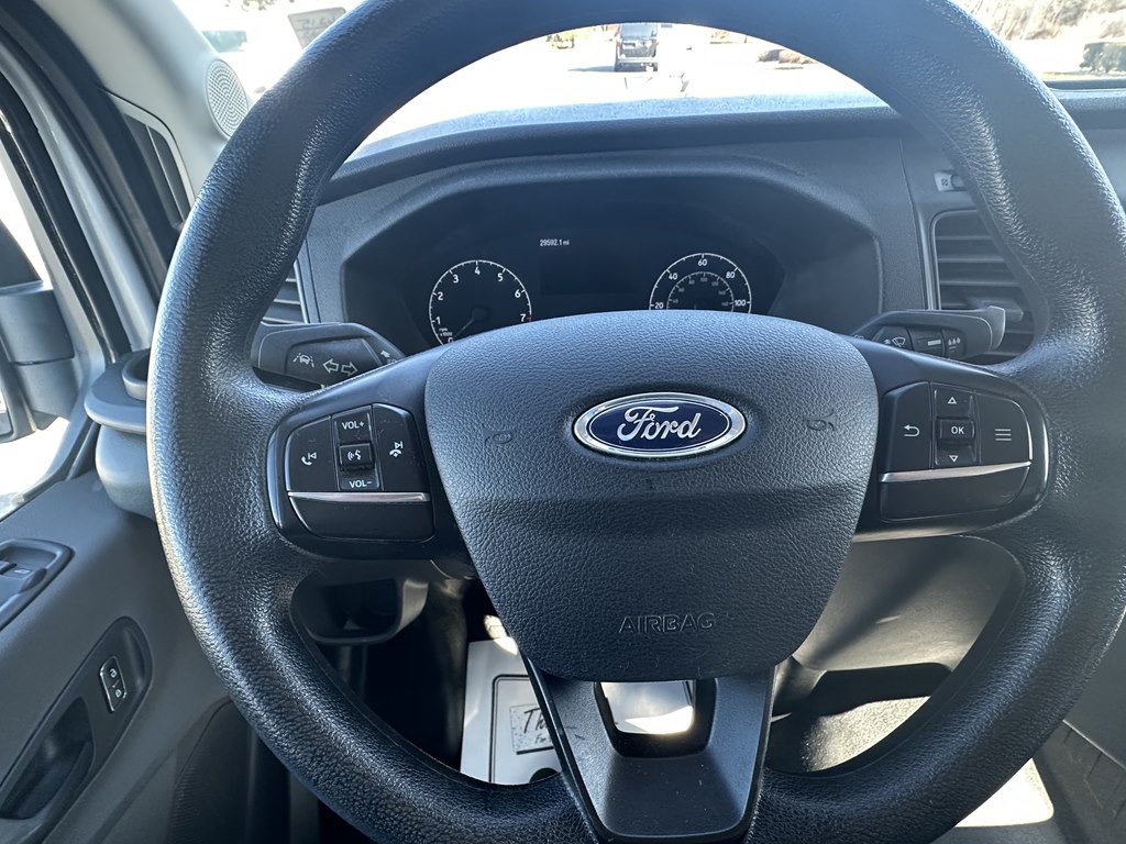 2023 Ford 12' Box Truck Image 15