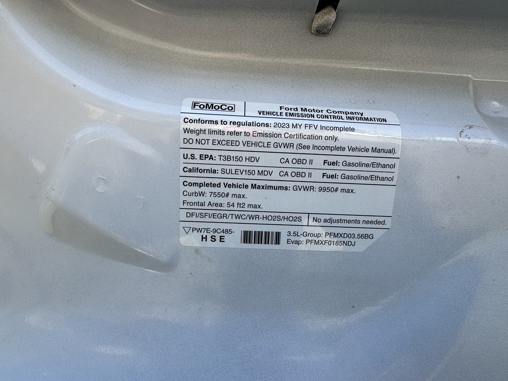 2023 Ford 12' Box Truck Image 19