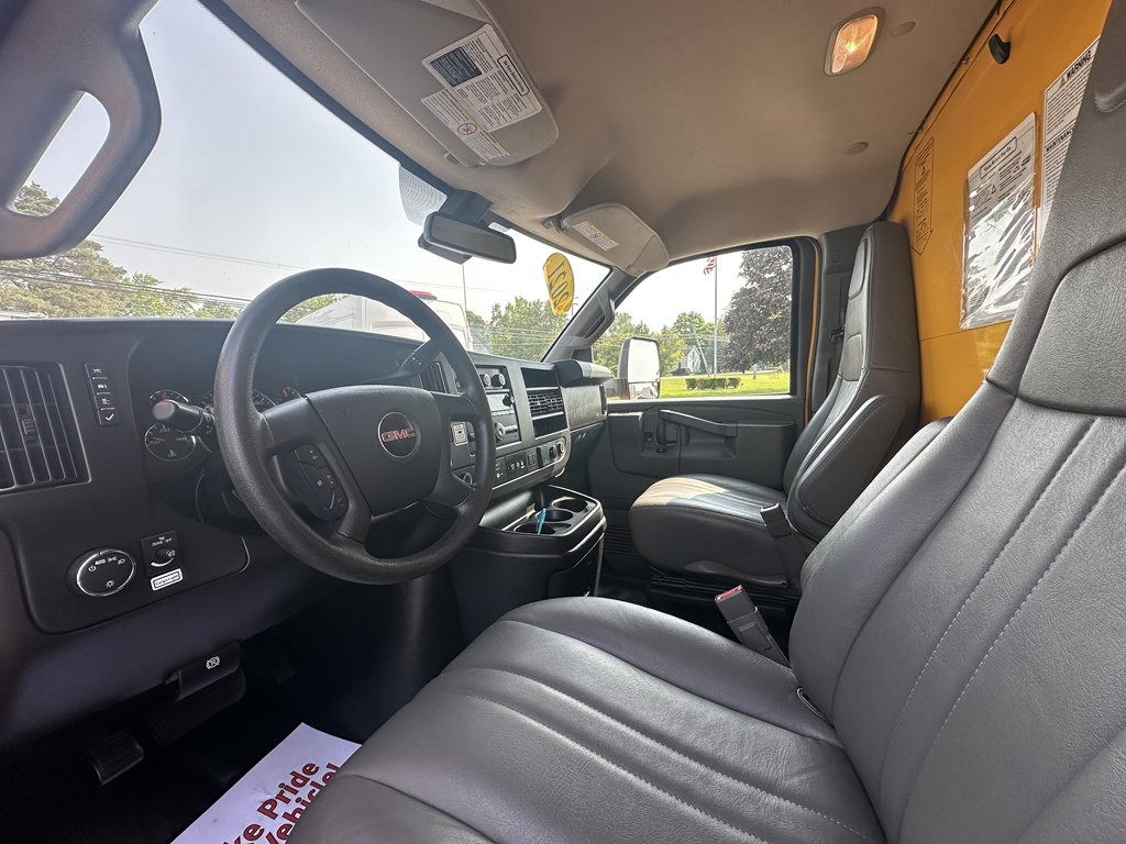 2021 GMC Savana Image 12