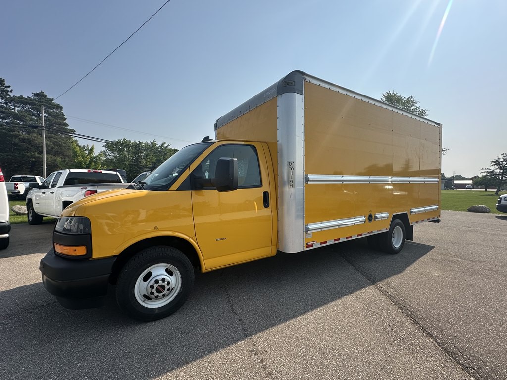 2021 GMC Savana Image 15