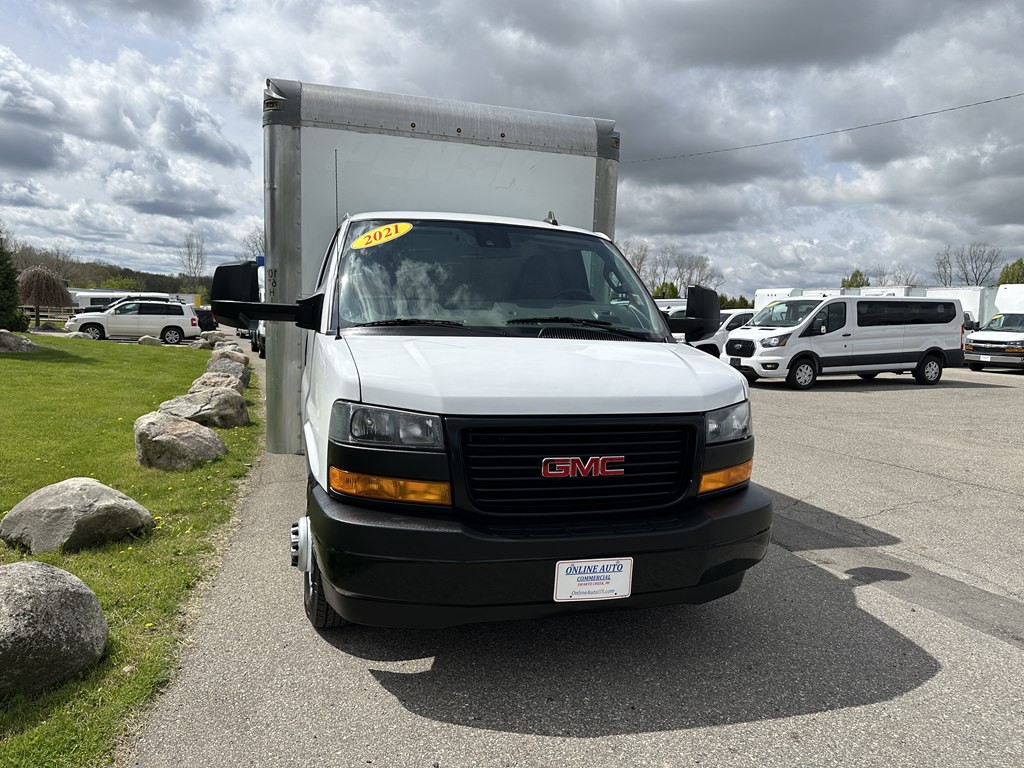 2021 GMC Savana Image 3