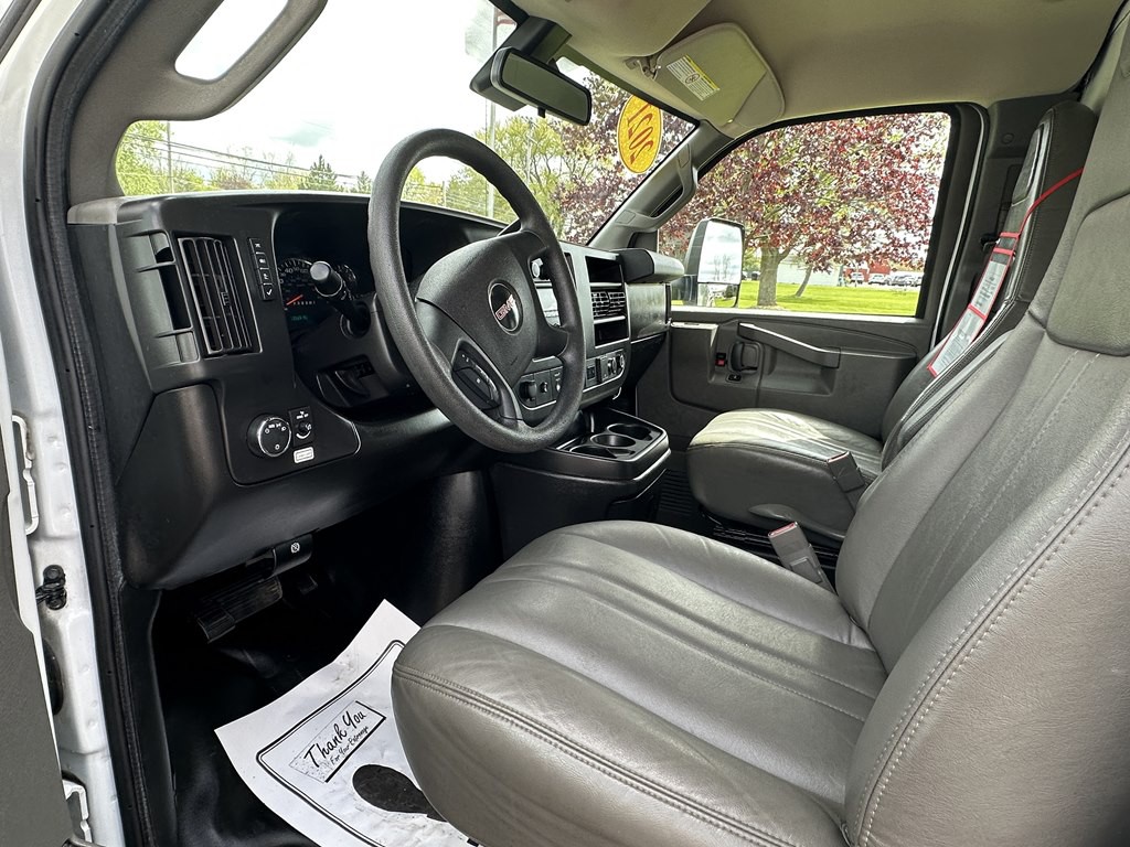 2021 GMC Savana Image 16