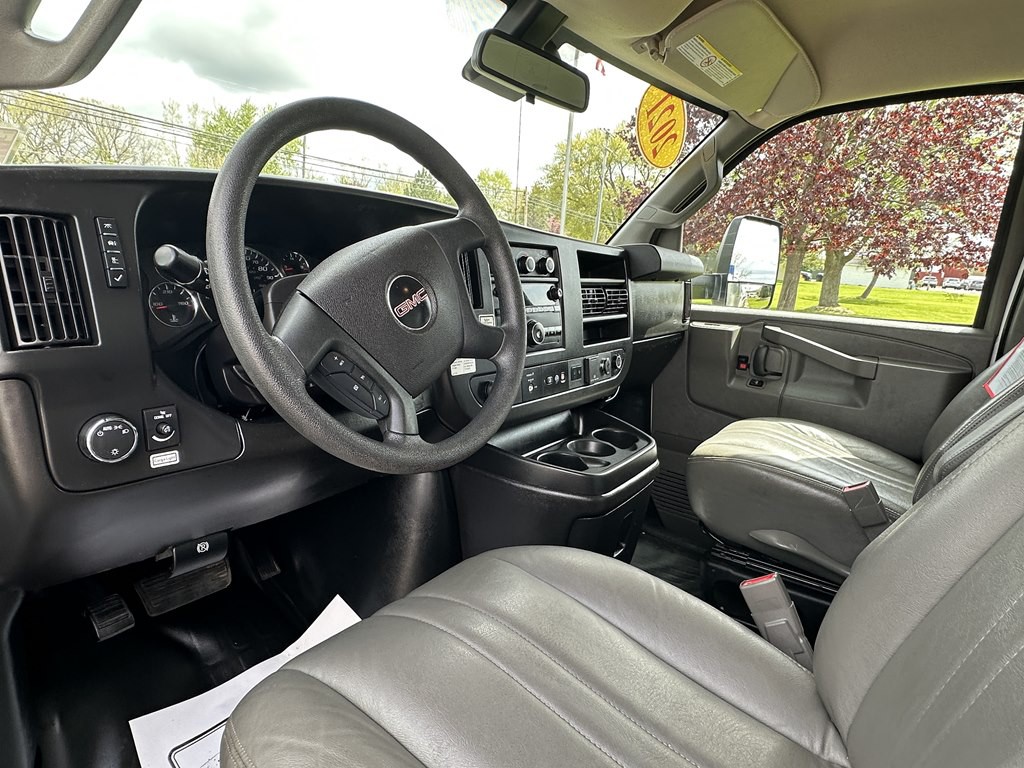2021 GMC Savana Image 20