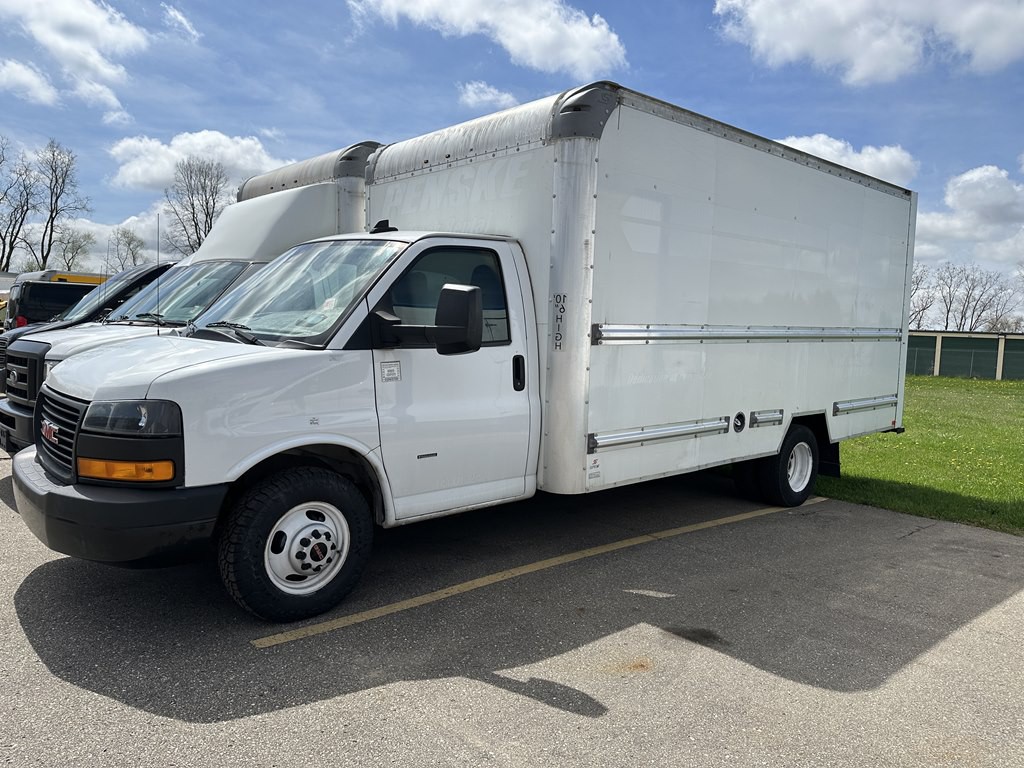 2021 GMC Savana Image 2