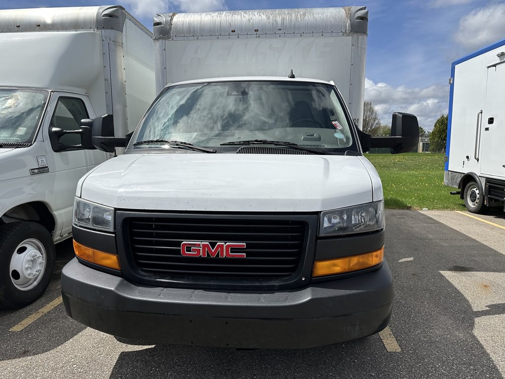 2021 GMC Savana Image 3