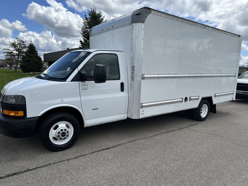 2021 GMC Savana Image 1