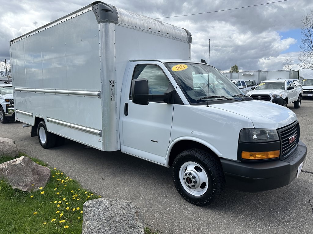 2021 GMC Savana Image 2