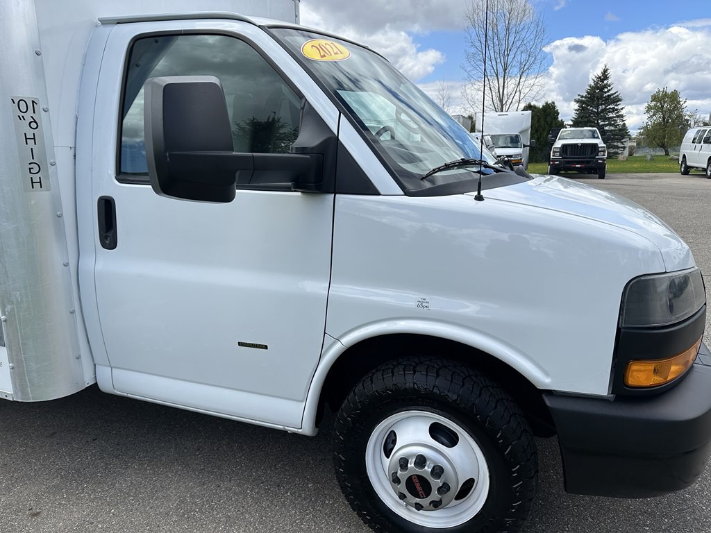 2021 GMC Savana Image 5