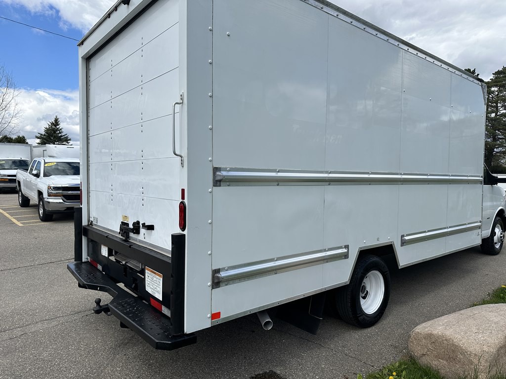 2021 GMC Savana Image 6