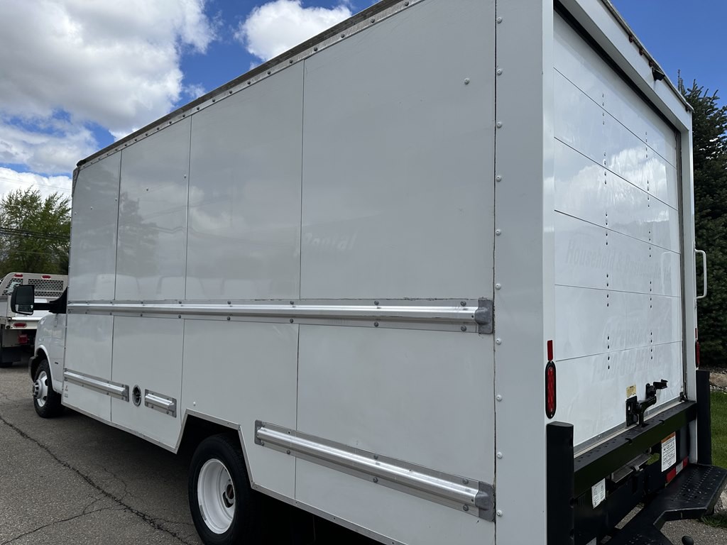 2021 GMC Savana Image 7