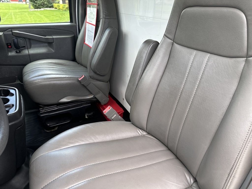 2021 GMC Savana Image 13