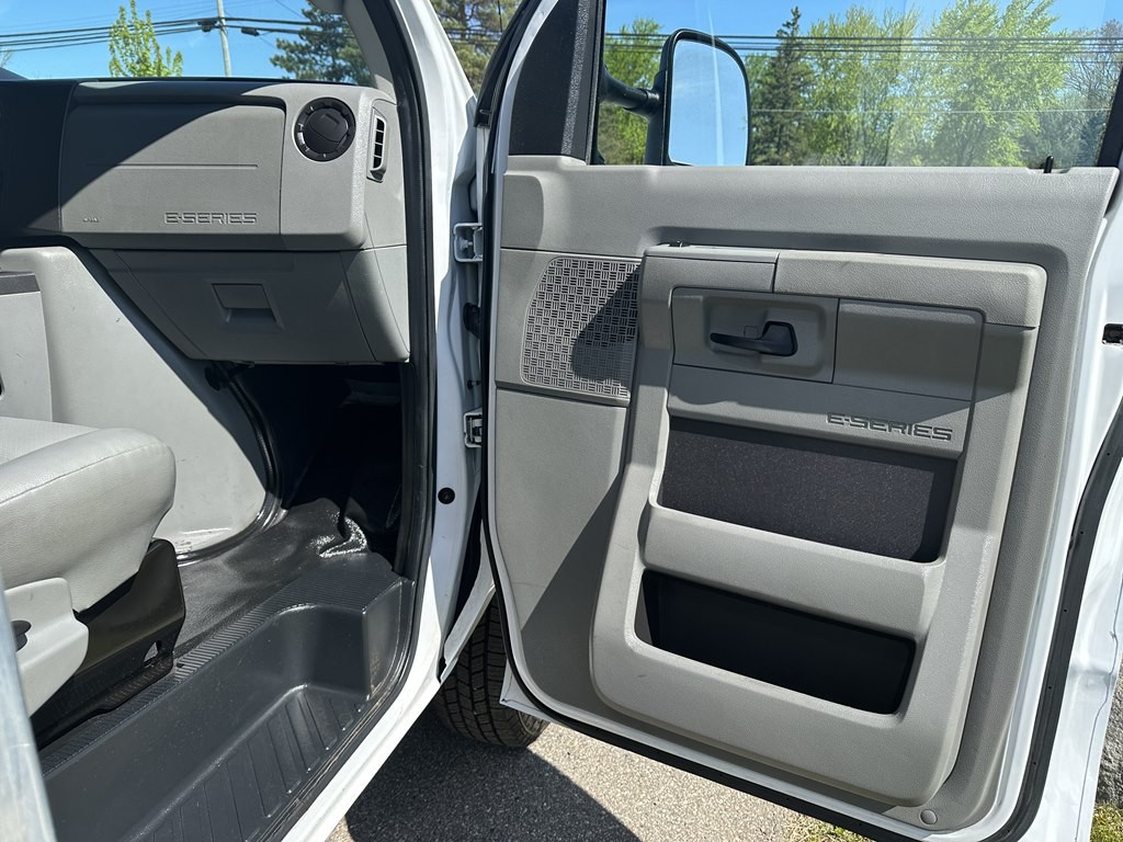 2022 Ford Econoline Image 6