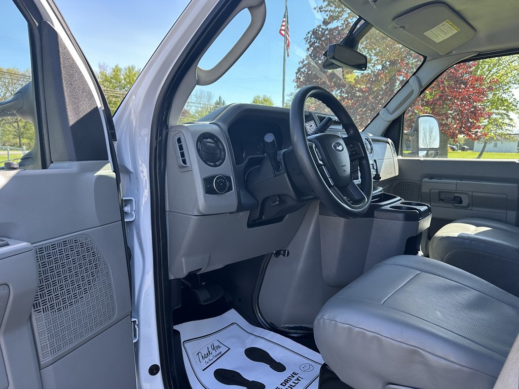 2022 Ford Econoline Image 15