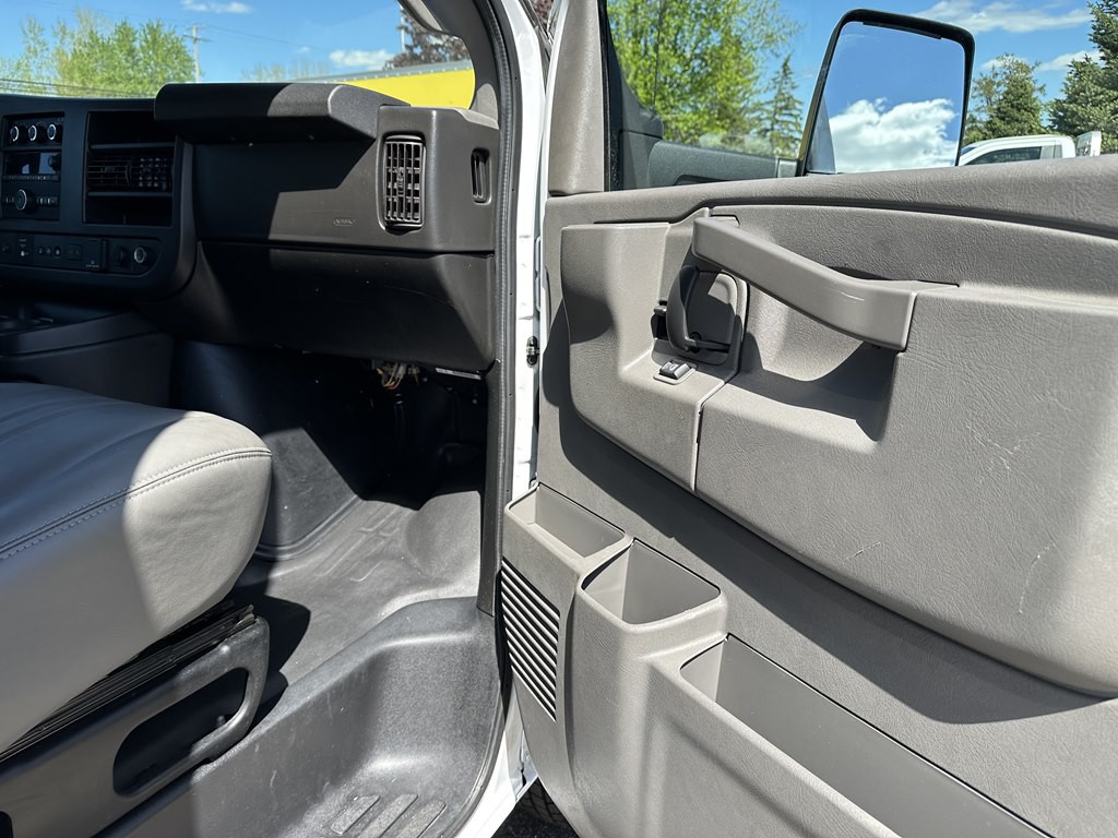 2021 GMC Savana Image 7