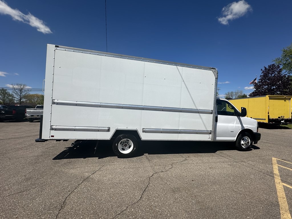 2021 GMC Savana Image 8