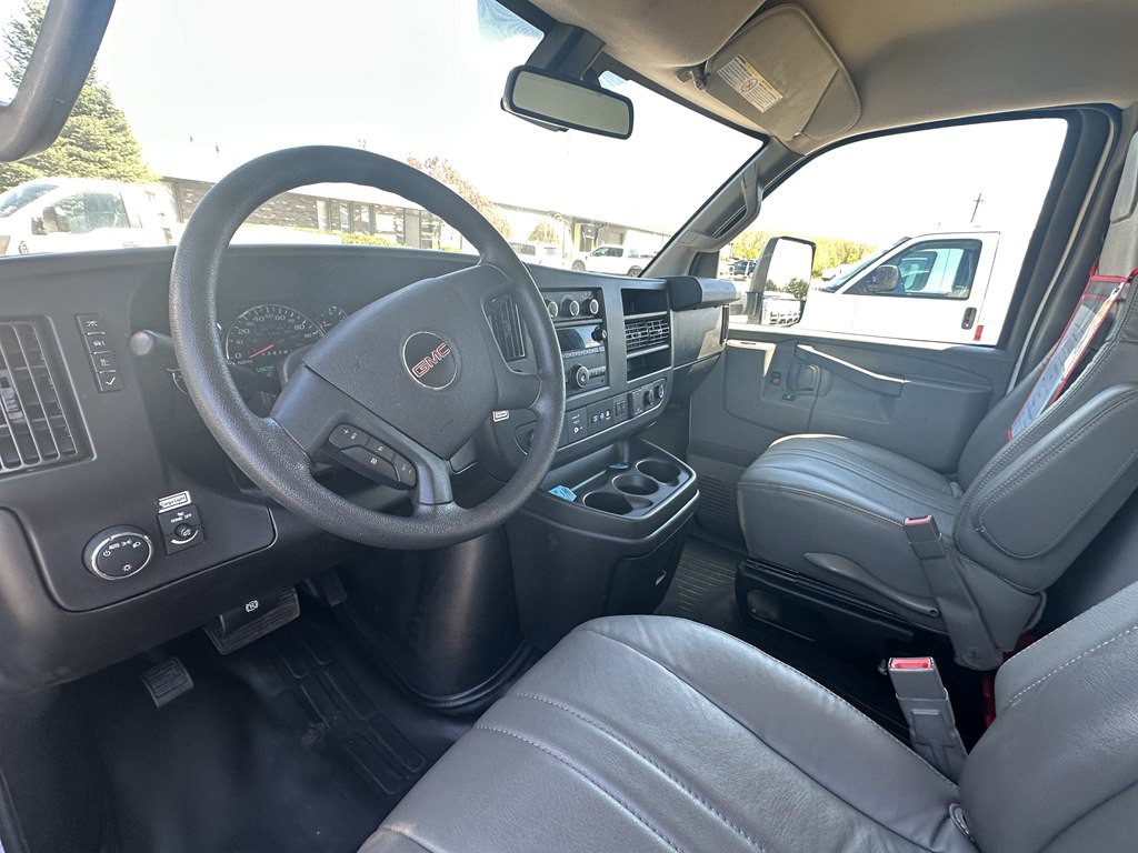 2021 GMC Savana Image 17