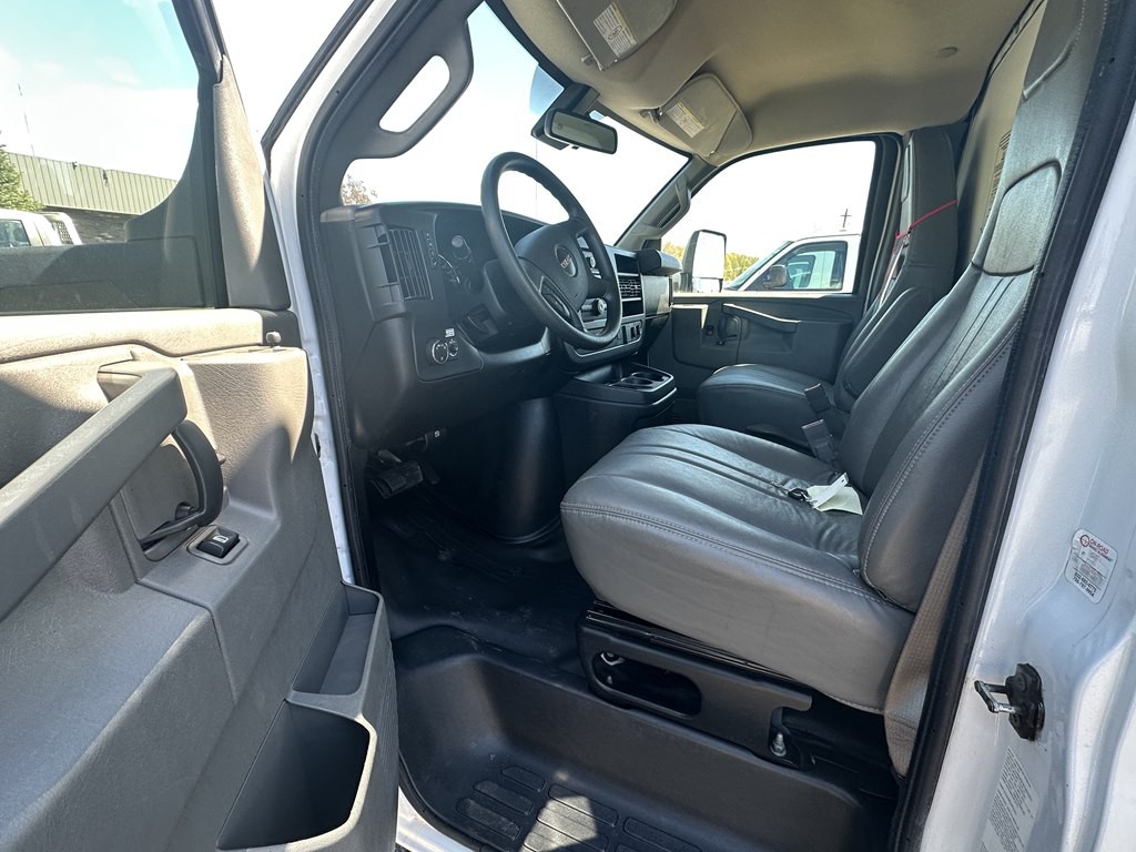 2021 GMC Savana Image 18