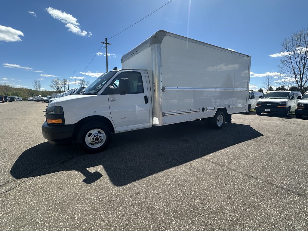 2021 GMC Savana Image 21