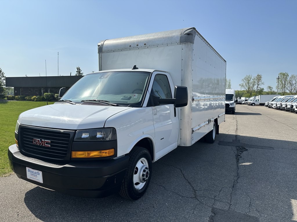 2021 GMC Savana Image 2