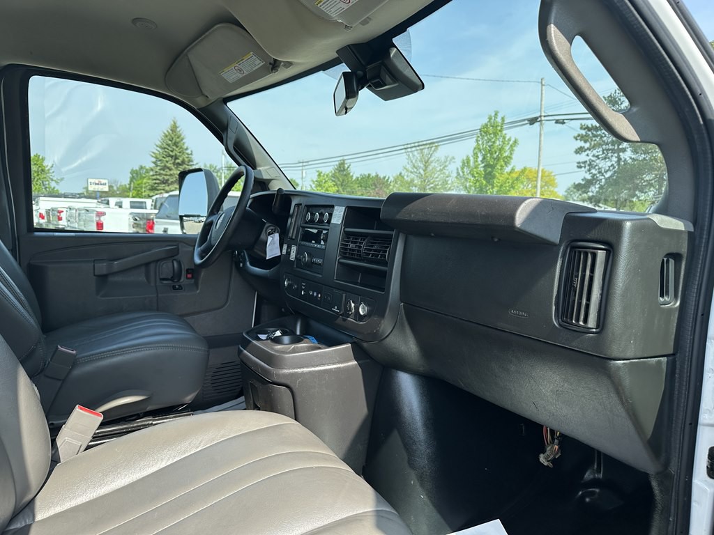 2021 GMC Savana Image 6