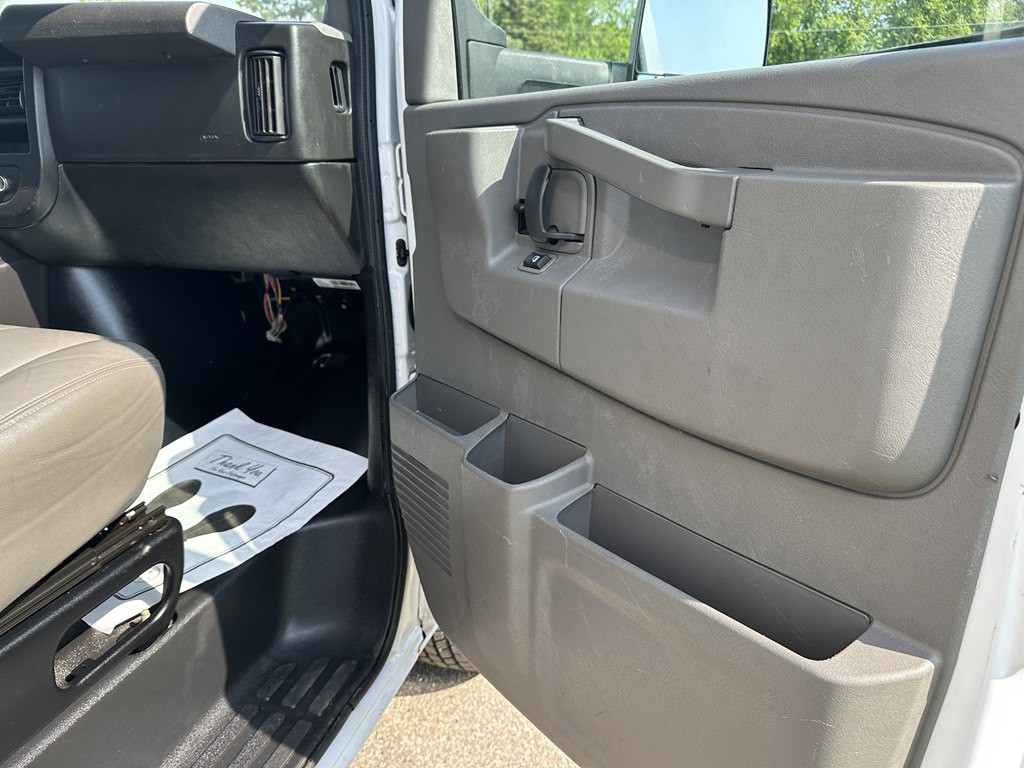 2021 GMC Savana Image 7