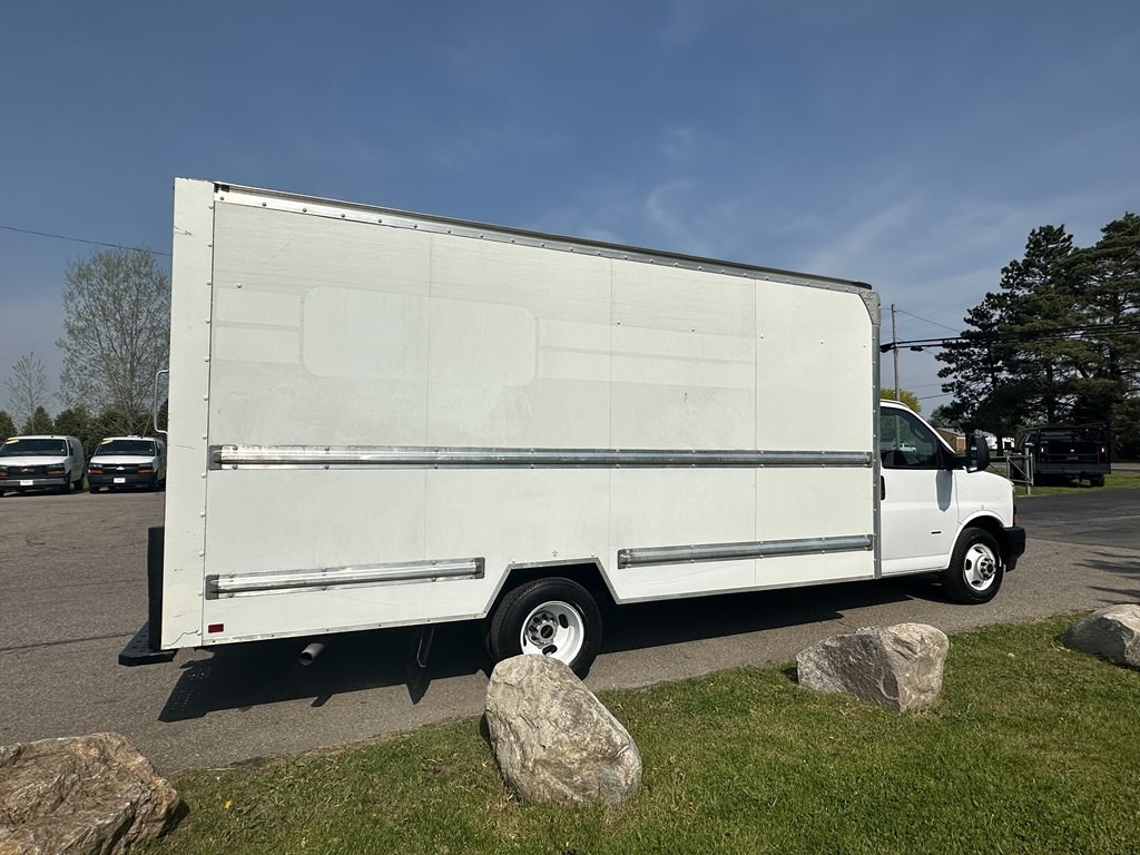 2021 GMC Savana Image 8