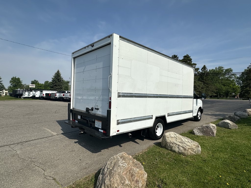 2021 GMC Savana Image 9