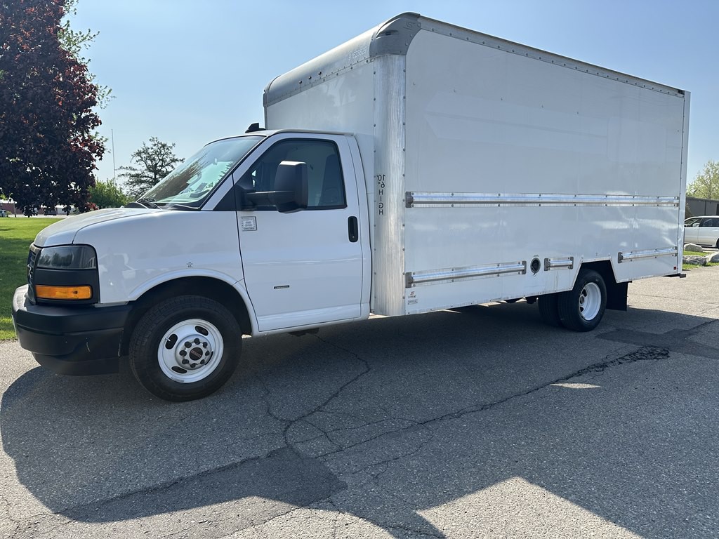 2021 GMC Savana Image 19
