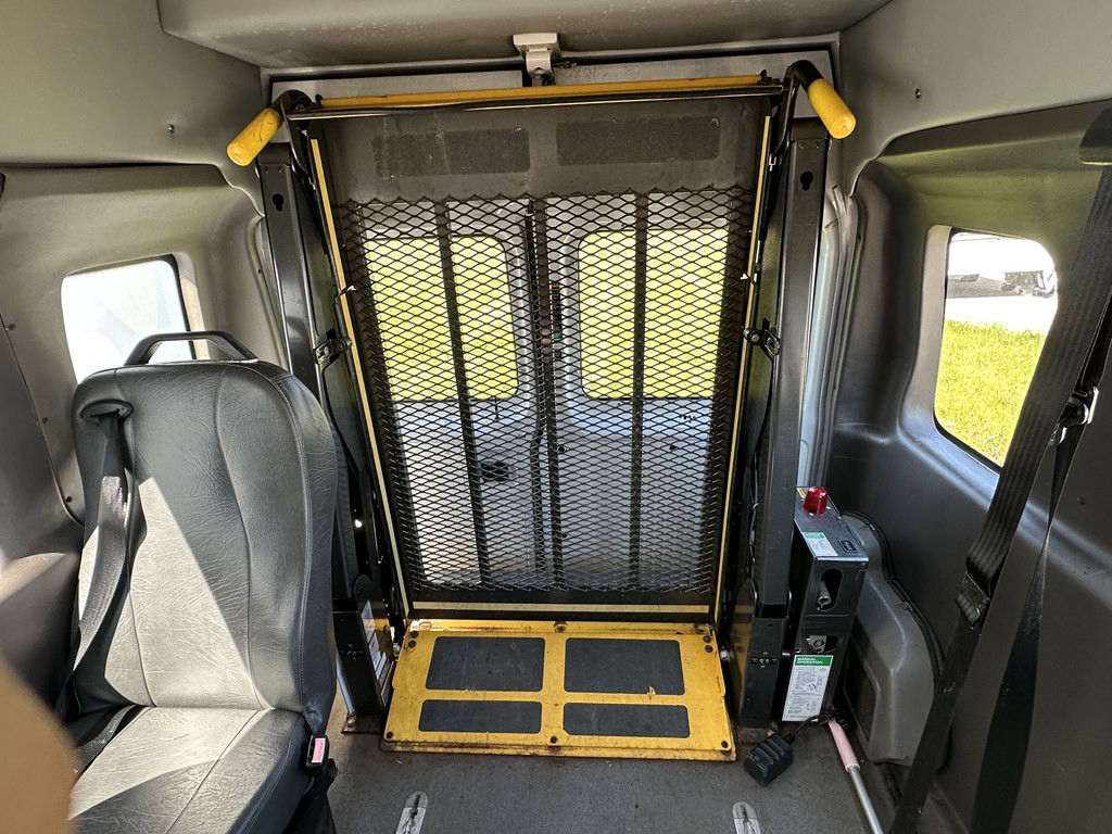 2013 Ford Econoline Image 8