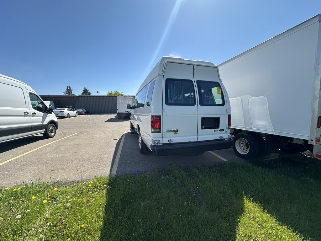 2013 Ford Econoline Image 10