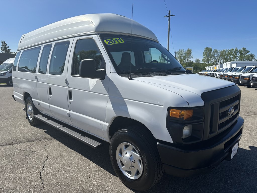 2011 Ford Econoline Image 2
