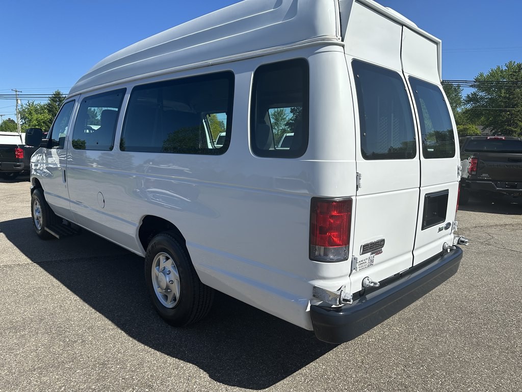 2011 Ford Econoline Image 4